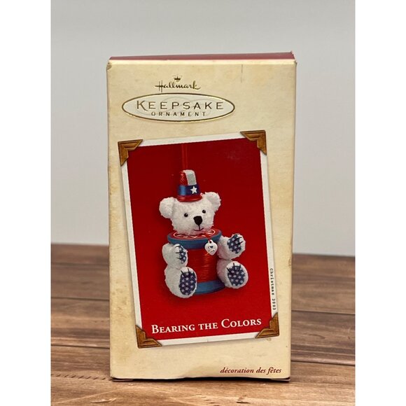 2003 HALLMARK ORNAMENT QXG2499 BEARING THE COLORS TEDDY BEAR THIMBLE SPOOL FLAG - Picture 2 of 13